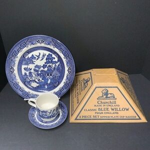 NEW IN BOX!  Churchill England Blue Willow 3 Piece Set - Dinner Plate-Cup-Saucer